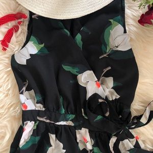 Midi dark floral wrap dress with pockets! 👗